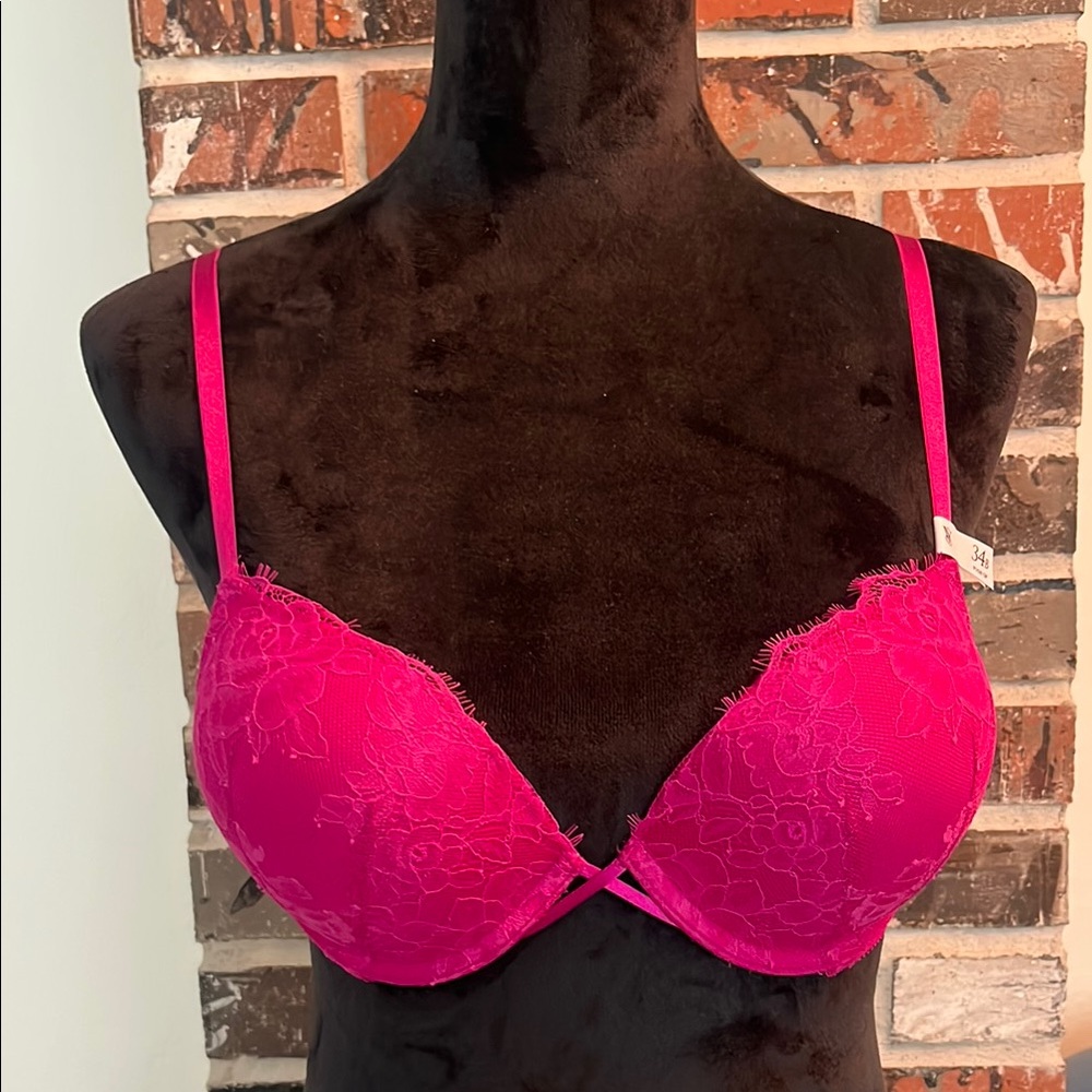 Victoria's Secret “Very Sexy” Push-Up bra with lace and Scalloped Edges